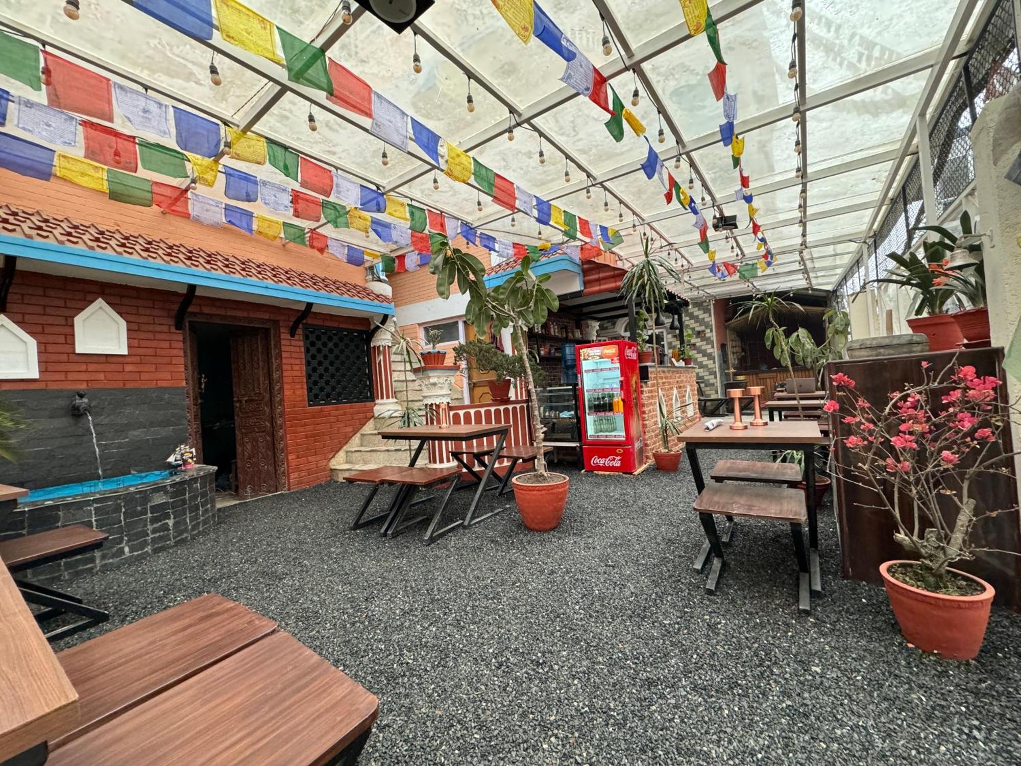 Hello Ktm Hostel Kathmandu Bagian luar foto