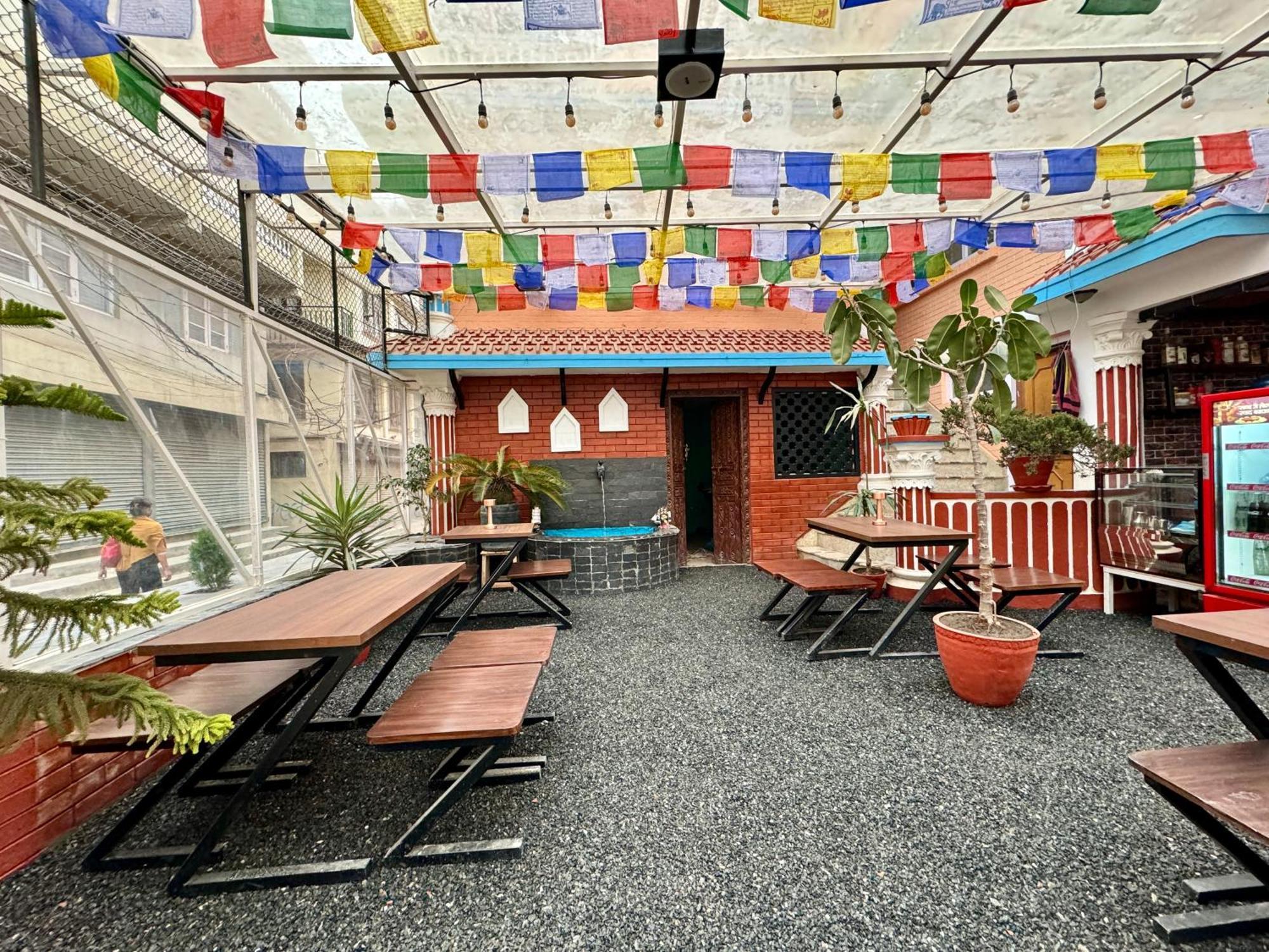Hello Ktm Hostel Kathmandu Bagian luar foto