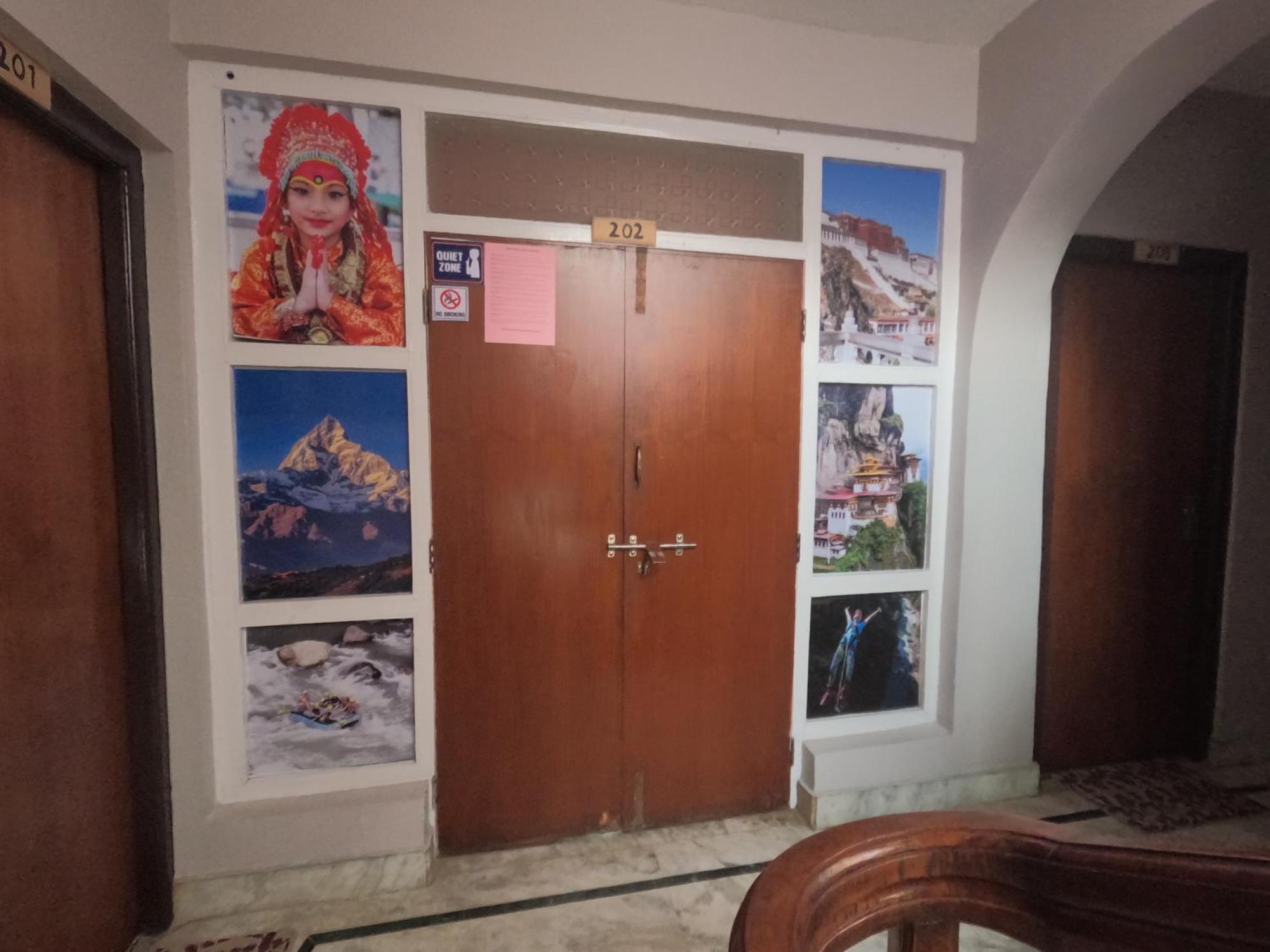 Hello Ktm Hostel Kathmandu Bagian luar foto