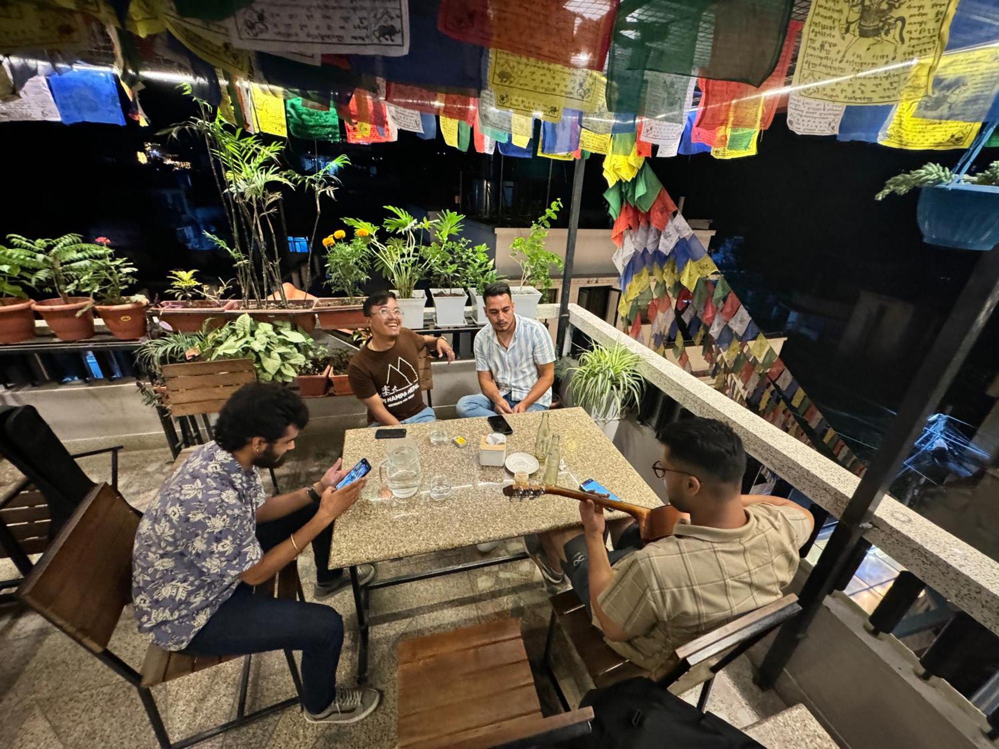 Hello Ktm Hostel Kathmandu Bagian luar foto